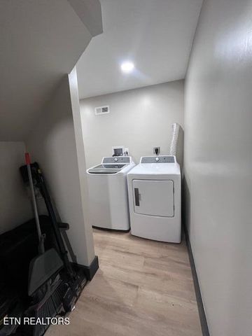 2359 Grassy Branch Rd, Sevierville, TN 37876