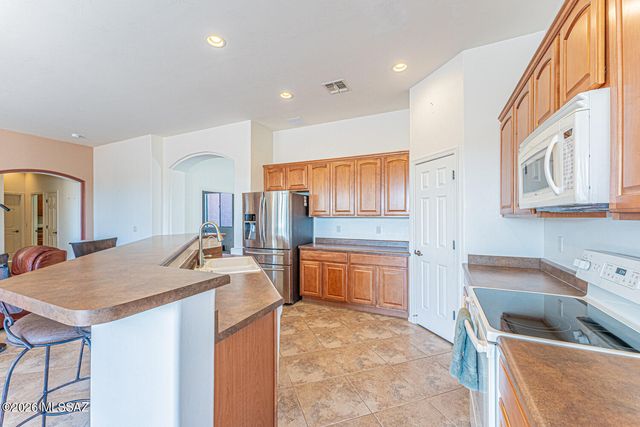 545 W Calle Artistica, Green Valley, AZ 85614