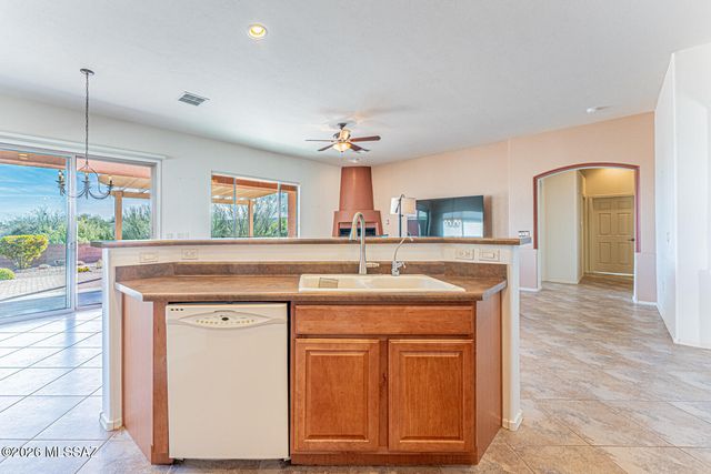 545 W Calle Artistica, Green Valley, AZ 85614