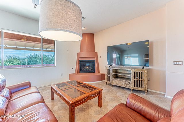 545 W Calle Artistica, Green Valley, AZ 85614