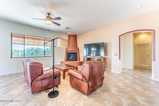 545 W Calle Artistica, Green Valley, AZ 85614