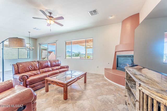 545 W Calle Artistica, Green Valley, AZ 85614