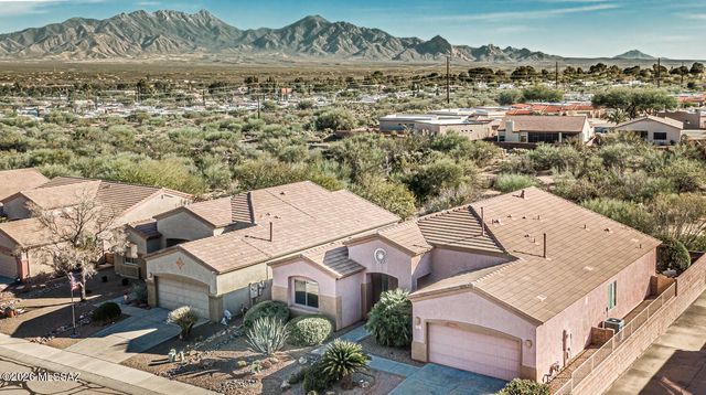 545 W Calle Artistica, Green Valley, AZ 85614