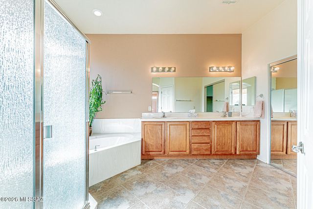 545 W Calle Artistica, Green Valley, AZ 85614