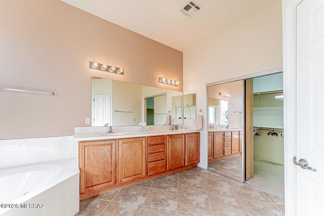 545 W Calle Artistica, Green Valley, AZ 85614