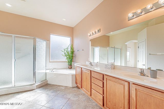 545 W Calle Artistica, Green Valley, AZ 85614