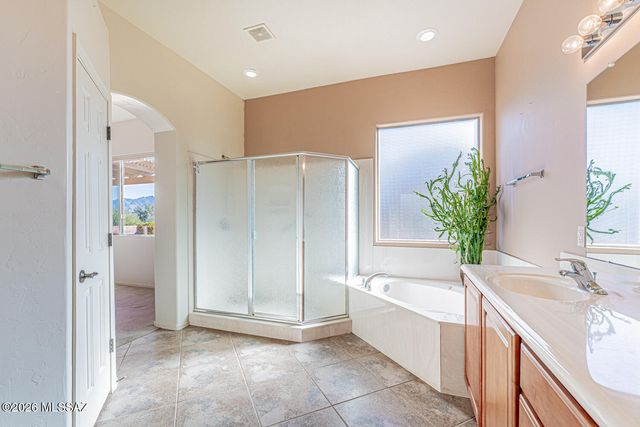 545 W Calle Artistica, Green Valley, AZ 85614