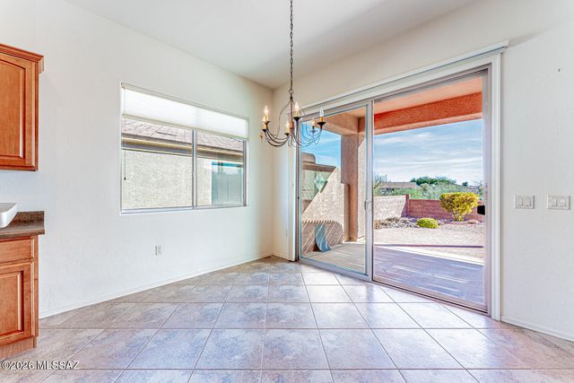 545 W Calle Artistica, Green Valley, AZ 85614