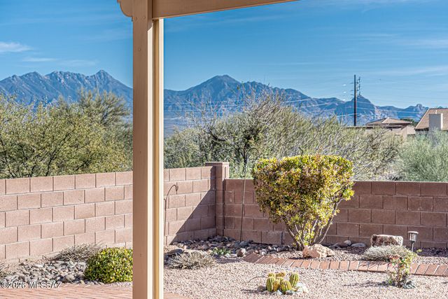 545 W Calle Artistica, Green Valley, AZ 85614