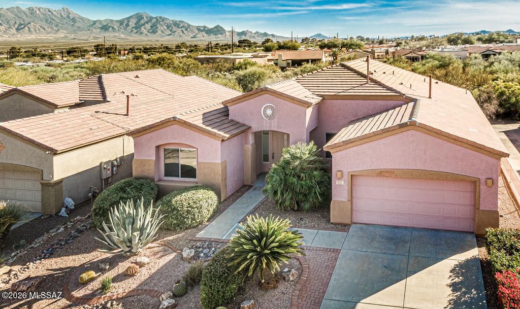 545 W Calle Artistica, Green Valley, AZ 85614