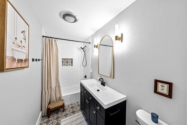 443 Coronado Dr, Kerrville, TX 78028