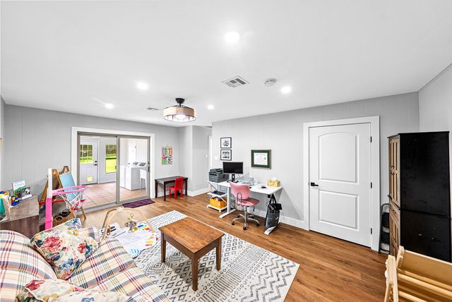 443 Coronado Dr, Kerrville, TX 78028