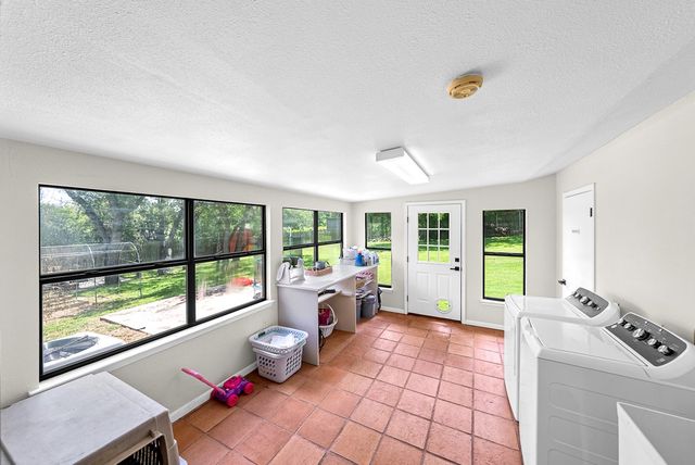 443 Coronado Dr, Kerrville, TX 78028