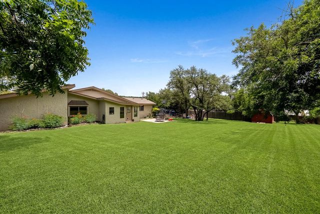 443 Coronado Dr, Kerrville, TX 78028