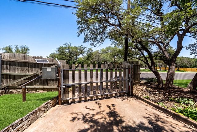 443 Coronado Dr, Kerrville, TX 78028