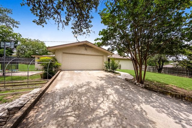 443 Coronado Dr, Kerrville, TX 78028