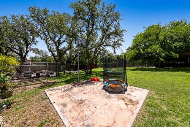 443 Coronado Dr, Kerrville, TX 78028