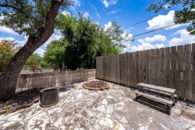 443 Coronado Dr, Kerrville, TX 78028
