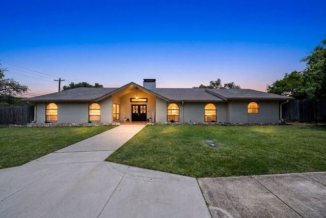 443 Coronado Dr, Kerrville, TX 78028