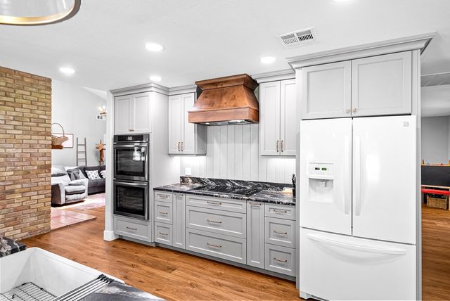 443 Coronado Dr, Kerrville, TX 78028