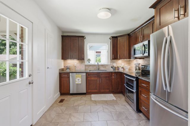 1003 Graybar Ln, Nashville, TN 37204