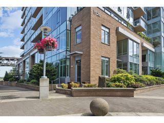 1920 S RIVER Dr E102, Portland, OR 97201
