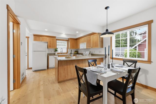 1368 Stonecress Lane NE, Bainbridge Island, WA 98110