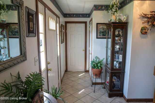 156 Kamp Dr, Mt Washington, KY 40047