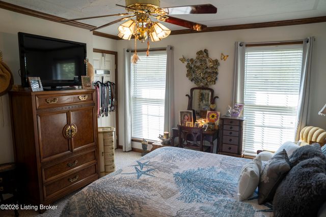 156 Kamp Dr, Mt Washington, KY 40047