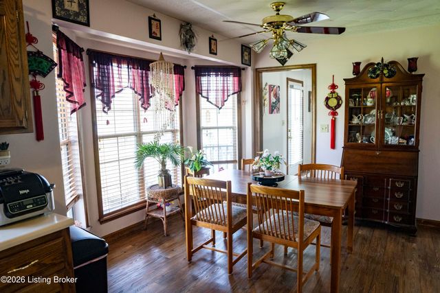 156 Kamp Dr, Mt Washington, KY 40047