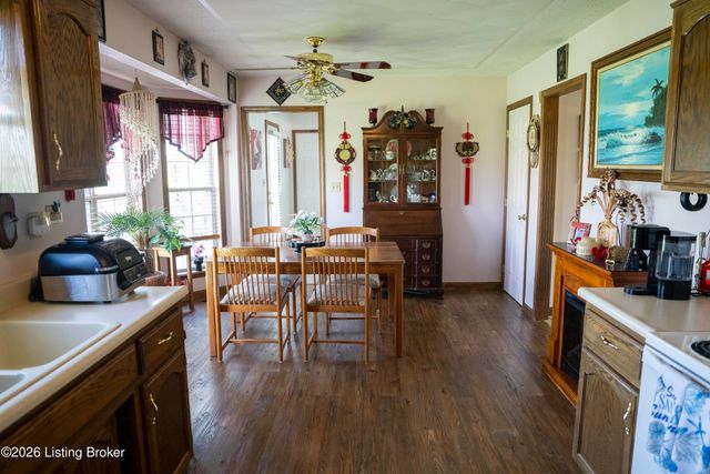 156 Kamp Dr, Mt Washington, KY 40047