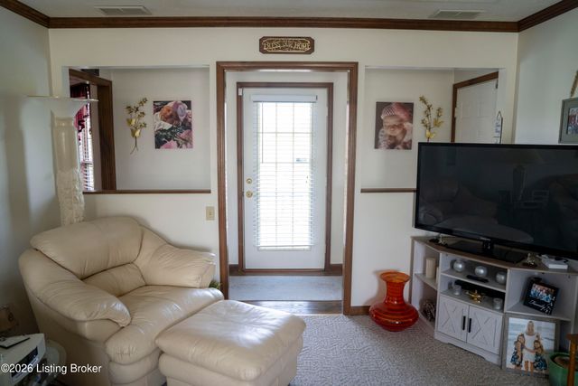 156 Kamp Dr, Mt Washington, KY 40047