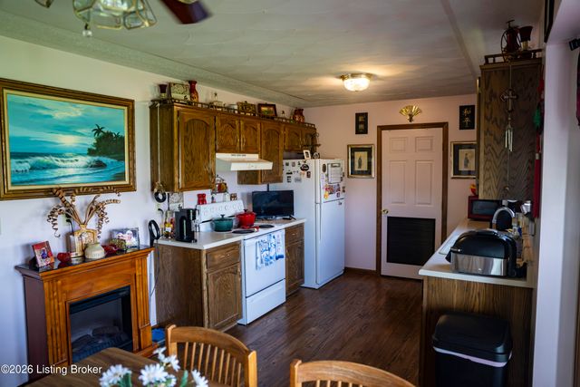 156 Kamp Dr, Mt Washington, KY 40047