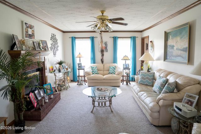 156 Kamp Dr, Mt Washington, KY 40047