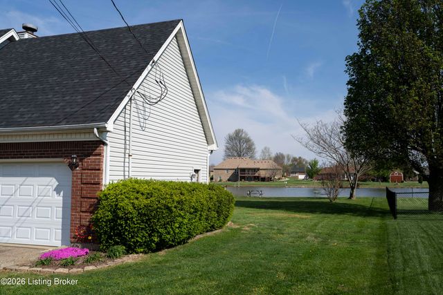 156 Kamp Dr, Mt Washington, KY 40047