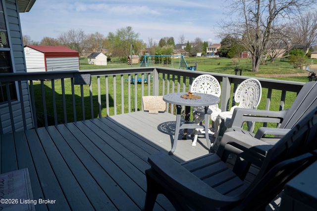 156 Kamp Dr, Mt Washington, KY 40047