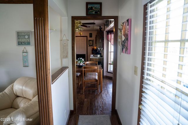 156 Kamp Dr, Mt Washington, KY 40047