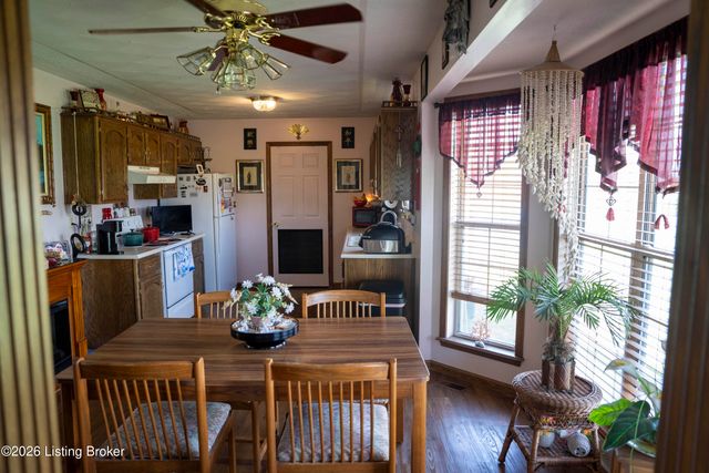 156 Kamp Dr, Mt Washington, KY 40047