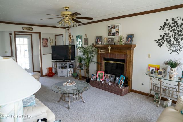 156 Kamp Dr, Mt Washington, KY 40047