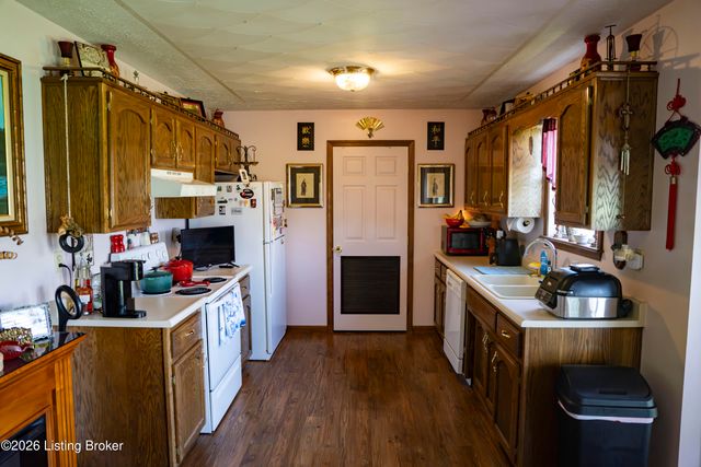 156 Kamp Dr, Mt Washington, KY 40047