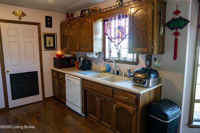 156 Kamp Dr, Mt Washington, KY 40047