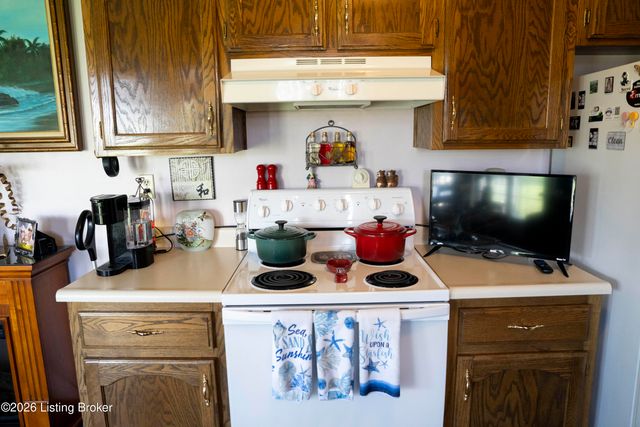 156 Kamp Dr, Mt Washington, KY 40047