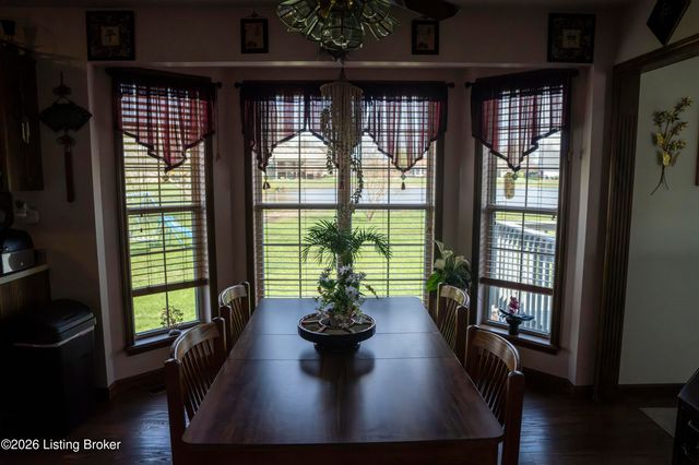 156 Kamp Dr, Mt Washington, KY 40047