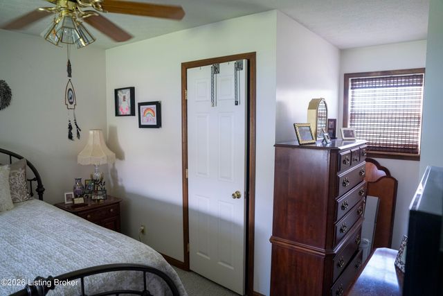 156 Kamp Dr, Mt Washington, KY 40047