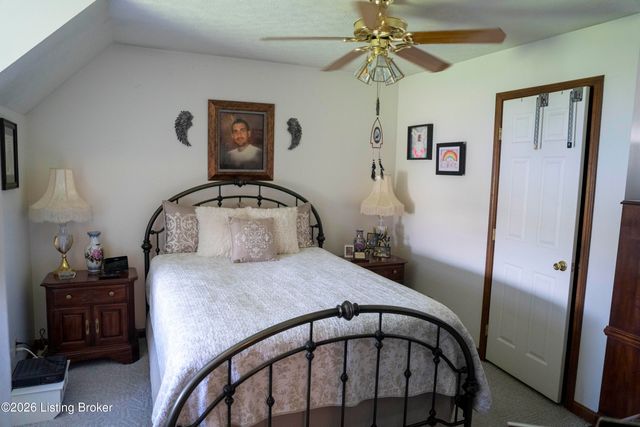 156 Kamp Dr, Mt Washington, KY 40047