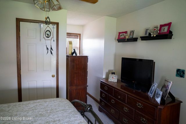 156 Kamp Dr, Mt Washington, KY 40047