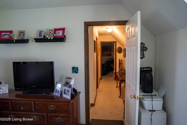 156 Kamp Dr, Mt Washington, KY 40047