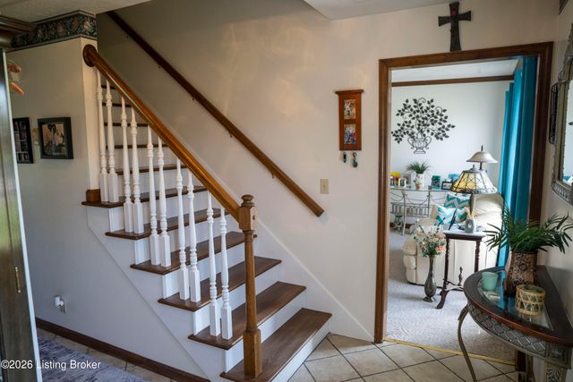 156 Kamp Dr, Mt Washington, KY 40047