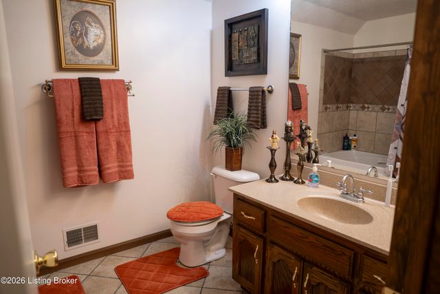 156 Kamp Dr, Mt Washington, KY 40047