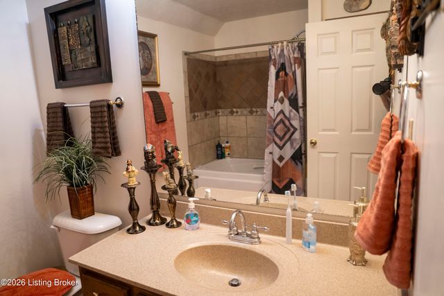 156 Kamp Dr, Mt Washington, KY 40047